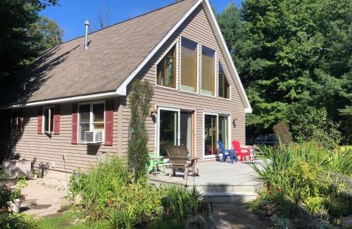 Suttons Bay Casa | Peek of the Bay