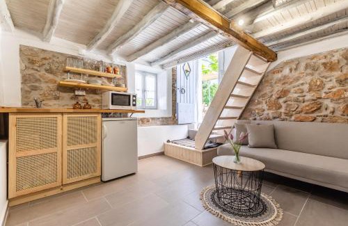 Skopelos Casa | Pefkias Tiny Cottage