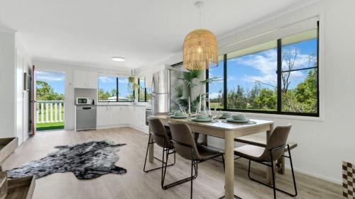 Repton Casa | Peking Duck - Sleeps 7, Luxe Riverside Retreat