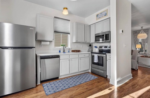 Ocean Springs Cabaña | Pelican Cove Cottage located Downtown Ocean Springs