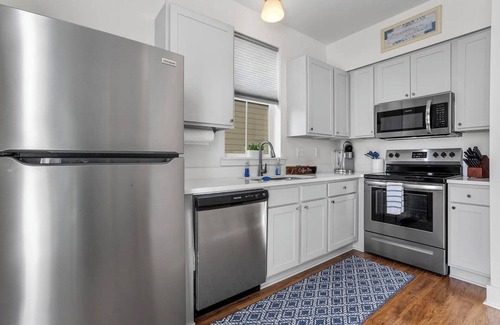 Ocean Springs Cabaña | Pelican Cove Cottage located Downtown Ocean Springs