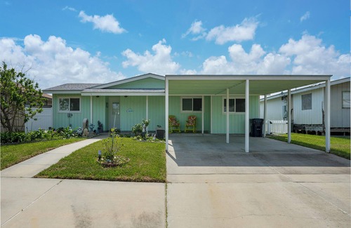 Palm Harbor Cabaña | Pelican Cove