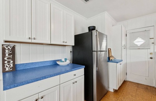 Fernandina Beach Cabaña | Pelican: Easy access, spacious beach cottage steps to ocean with large private yard