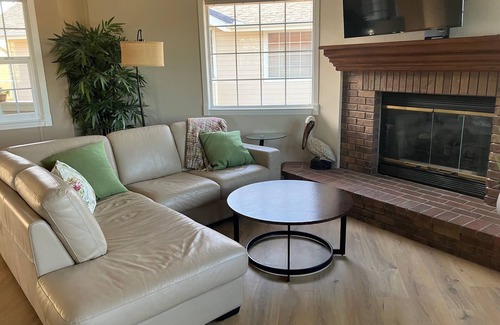 Grover Beach Casa | Casa del Pelícano: Bright Beautiful Beach Home