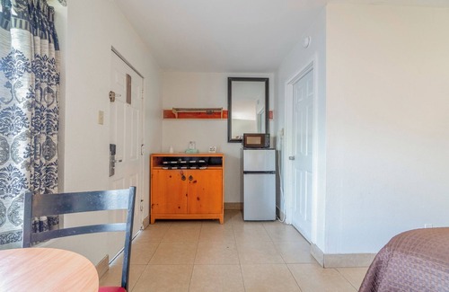 Aransas Pass Hotel | Pelican Inn by Belvilla Aransas Pass, TX