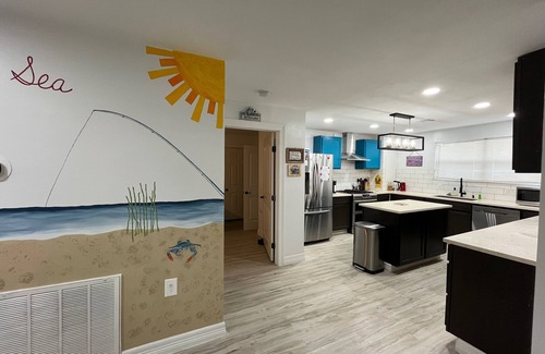 Palacios Casa | Pelican Place--lit dock, crab cages, W/D, 5 TVs, gameroom, fully stocked kitchen
