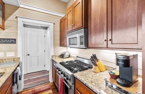 Oriental Casa | Dawg Catcher - Relax and enjoy this waterfront dog friendly retreat