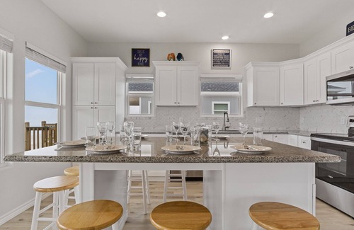 Gilchrist Casa | Pelican Shores: Sun, Sand, and Serenity – 3BR Beachfront Retreat!