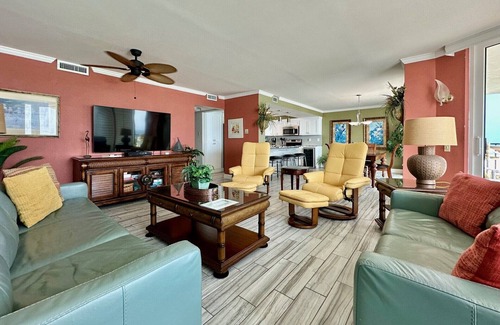 Thomas Drive Condominio | Pelican Walk 506 - Pet Friendly Condo on the Beach!