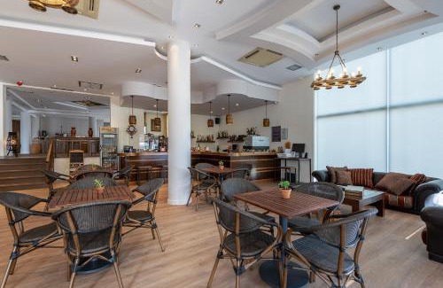 Tingaki Hotel | Pelopas