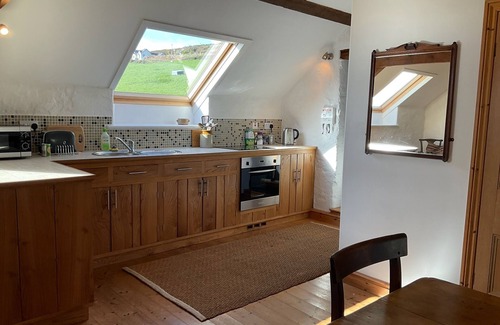 Cylch-Y-Garn Casa | Pen y Graig - The Loft B&B - barn apartment, Church Bay, sea views 500m to beach