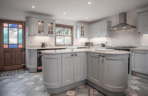 Amroth Casa | Pendeilo Villa - 5 Bedroom Holiday Home - Amroth