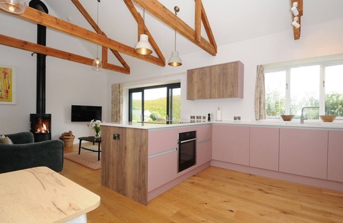 Porthgwarra Cabaña | PENDOWER COTTAGE, pet friendly, with open fire in Porthgwarra