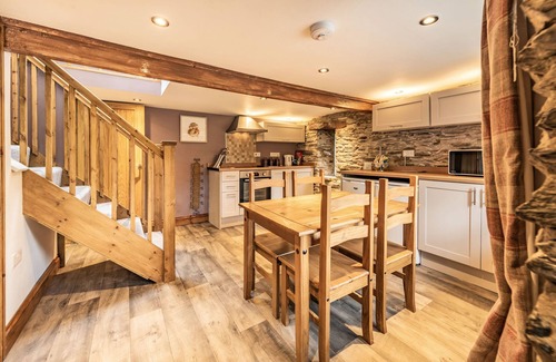 Clydey Cabaña | PENDRE COTTAGE, pet friendly, with a garden in Cenarth