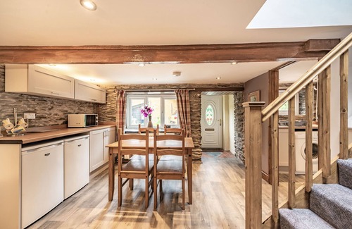 Clydey Cabaña | PENDRE COTTAGE, pet friendly, with a garden in Cenarth