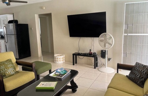 Maxwell Condominio | Lugar 2brm Condo del Pene. 2 minutos a pie de la playa