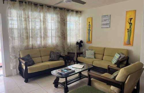 Maxwell Condominio | Lugar 2brm Condo del Pene. 2 minutos a pie de la playa
