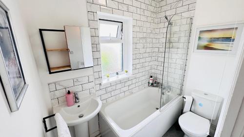 Tremorfa Casa | Pengam House Cardiff by Smart Corporate Stays