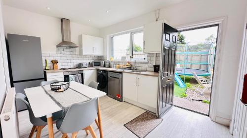 Tremorfa Casa | Pengam House Cardiff by Smart Corporate Stays