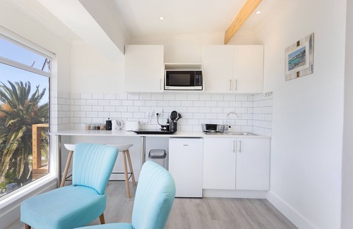 Simon's Town Casa | Penguins View Guesthouse