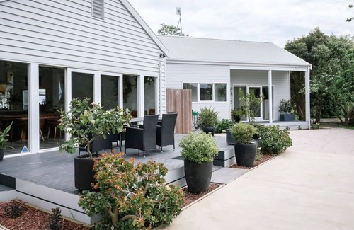 Boneo Casa | Peninsula Flower House