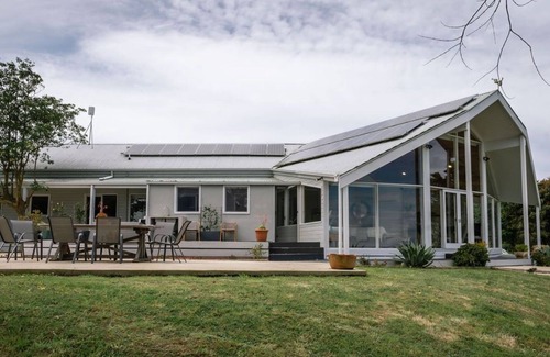 Boneo Casa | Peninsula Flower House