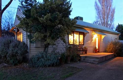 Tootgarook Casa | Peninsula Holiday Cottage 10 minutes walk to the beach