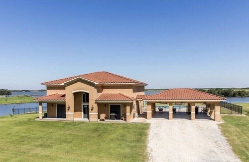 Hackberry Casa | Peninsula Point- Hackberry's Paradise- Secluded home on 12 Acres