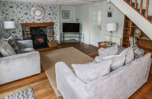 Glanamman Cabaña | PENLANFACH COTTAGE, with open fire in Glanaman