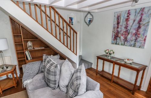 Glanamman Cabaña | PENLANFACH COTTAGE, with open fire in Glanaman