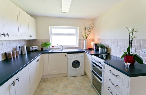 Ty Croes Cabaña | Penlon - a dog that sleeps 4 guests in 2 bedrooms