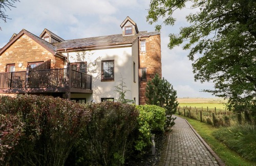 Penrith Cabaña | PENNINE VIEW, romantic, with pool in Penruddock