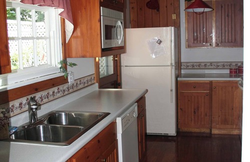 West Boothbay Harbor Cabaña | Pennoyer Point Cottage - 4 BR Waterfront Cottage B- Mooring Access + Shared Dock