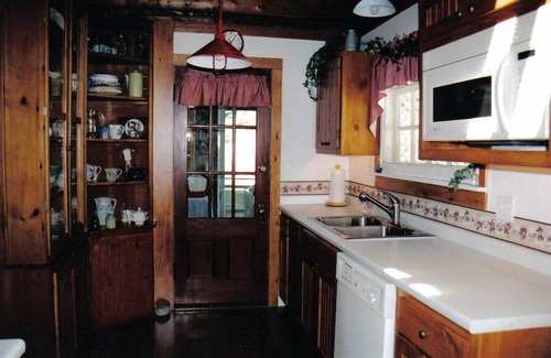 West Boothbay Harbor Cabaña | Pennoyer Point Cottage - 4 BR Waterfront Cottage B- Mooring Access + Shared Dock