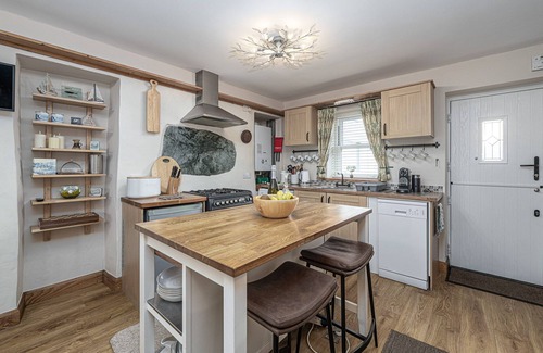Cemaes Bay Cabaña | Penrhyn Cottage - una cabaña con capacidad para 4 personas en 2 habitaciones