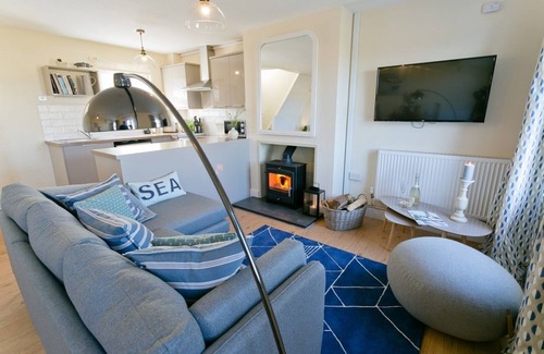 Aberffraw Apartamento | Penrhyn Gwyn - a sea view that sleeps 4 guests in 2 bedrooms