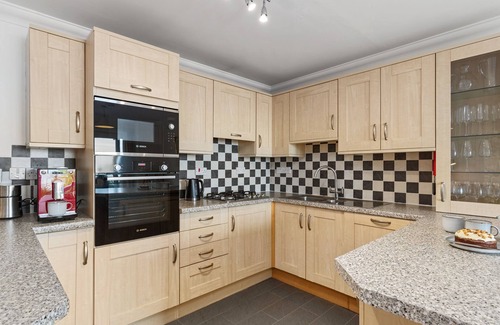 Saundersfoot Cabaña | Penrose - Beach House with Direct Beach Access
