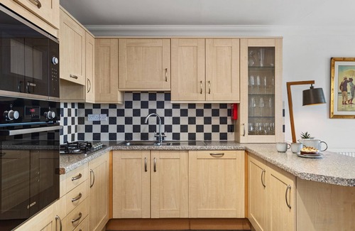 Saundersfoot Cabaña | Penrose - Beach House with Direct Beach Access