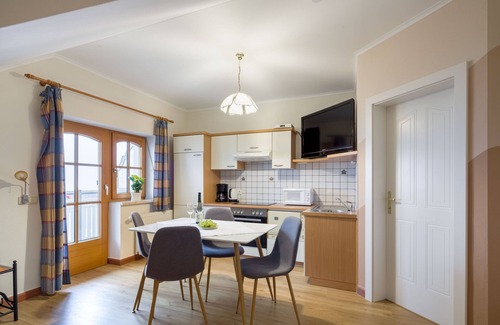 Pfarrkirchen im Muehlkreis Apartamento | Pensión en una ubicación fantástica con vistas a la montaña.