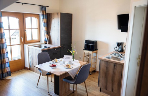 Pfarrkirchen im Muehlkreis Apartamento | Pensión en una ubicación fantástica con vistas a la montaña.