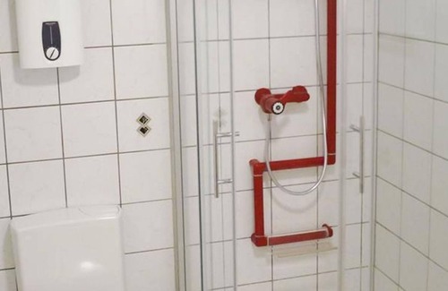 Niedermennig Cabaña | Pension Haus Elfriede - Habitación doble ducha / WC