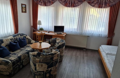 Ruhla Casa | Pension Jung, Bäckerei-Konditorei & Café
