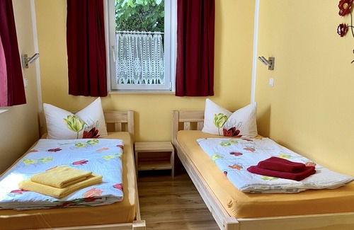 Eisenach Casa | Pension "Metilstein" on Eisenach's local mountain opposite Wartburg Castle