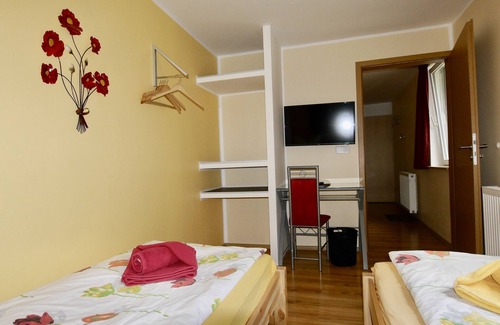 Eisenach Casa | Pension "Metilstein" on Eisenach's local mountain opposite Wartburg Castle