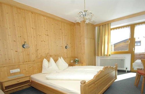 Niederau Cabaña | Pension Sonja - double room, shower or bath, toilet, 1 bedroom