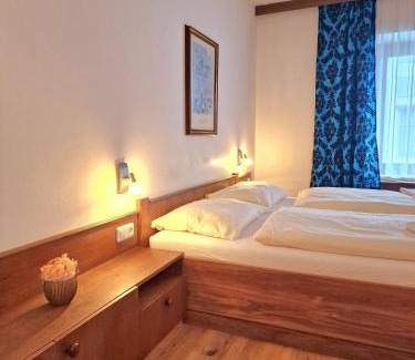 Eferding Casa | Pension "Zum Goldenen Kreuz"
