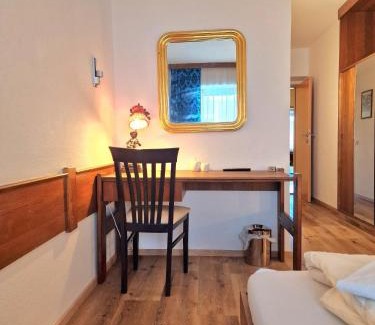 Eferding Casa | Pension "Zum Goldenen Kreuz"