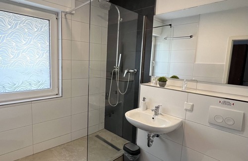 Leverkusen Casa | Pension Zwei A
