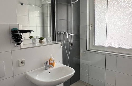 Leverkusen Casa | Pension Zwei A