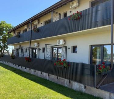 Girov Hotel | PENSIUNEA ANA